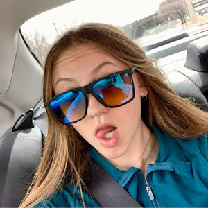 Meet your Posher, Halley